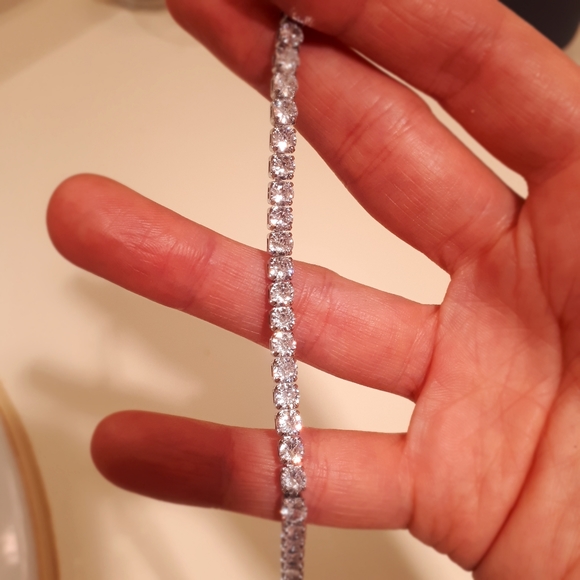 NWOT Stunning Brilliant Stainless Bracelet - Picture 7 of 8